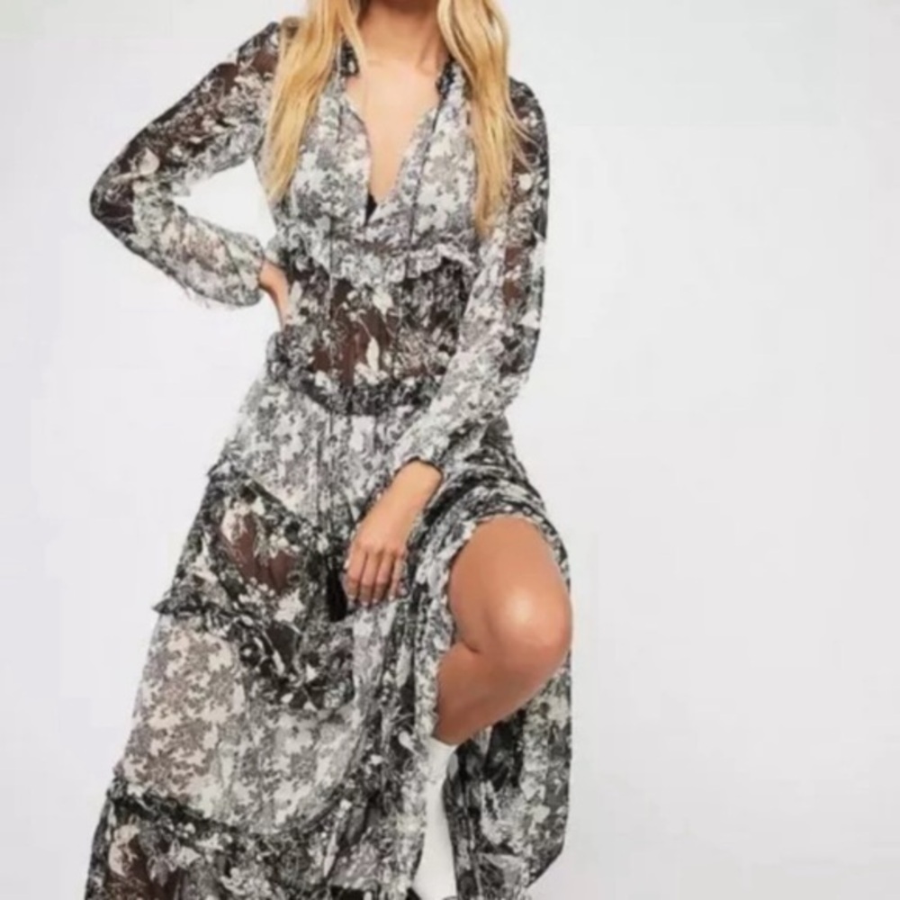 Elegant Black and White Floral Lace Dress